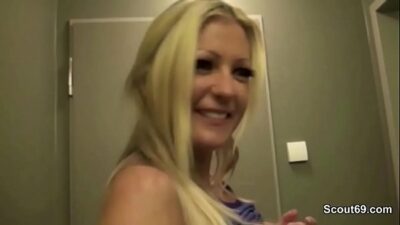 Deutsch Big Tit Teen Fick mit zwei Fremden am selben Tag