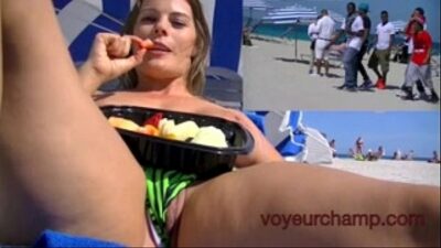 Dick flash beach