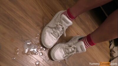 Frau wird vollgewichst