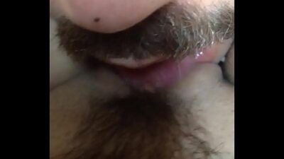 Die Pussy des neuen heißen Saugen