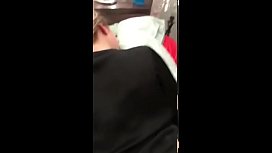 Chef frisst den Mitarbeiter bei der Arbeit